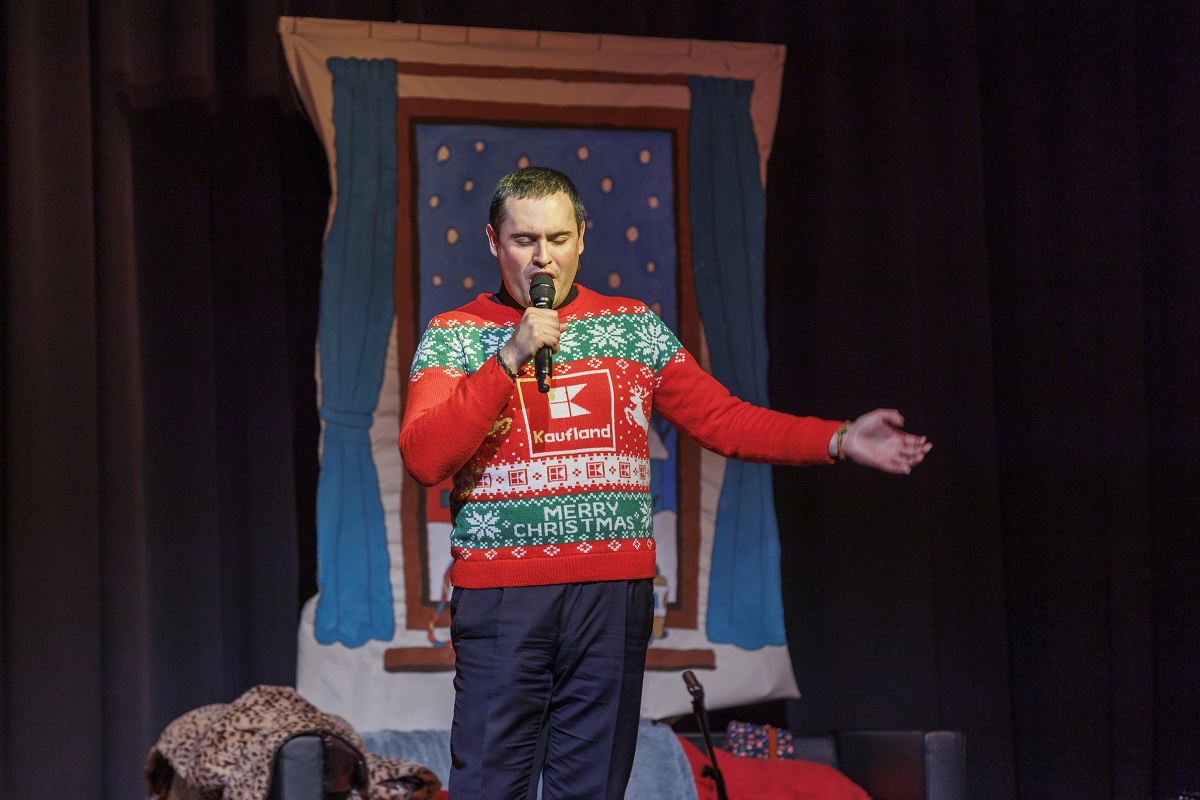 Bajo las Luces de Diciembre: Teatro y Villancicos de mi Tierra